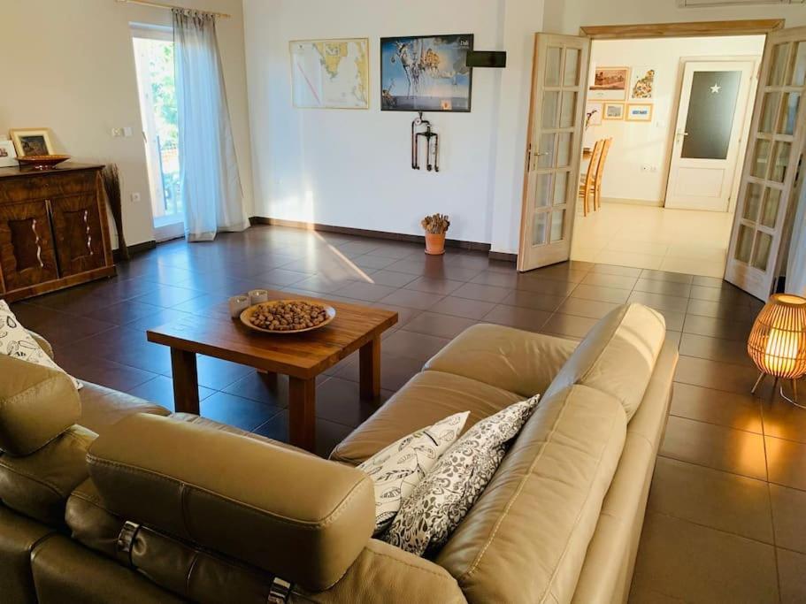 Grant'S Villa ลาบิน ภายนอก รูปภาพ